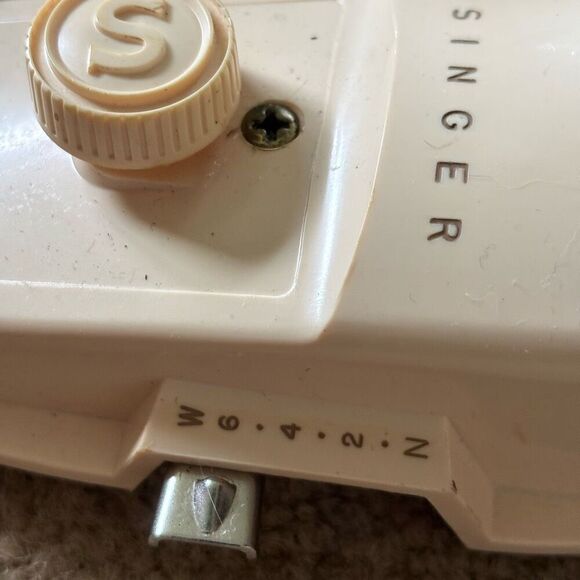 Singer Buttonholer No. 489510 Automatic Buttonhole Stitch Attachment - Picture 6 of 7